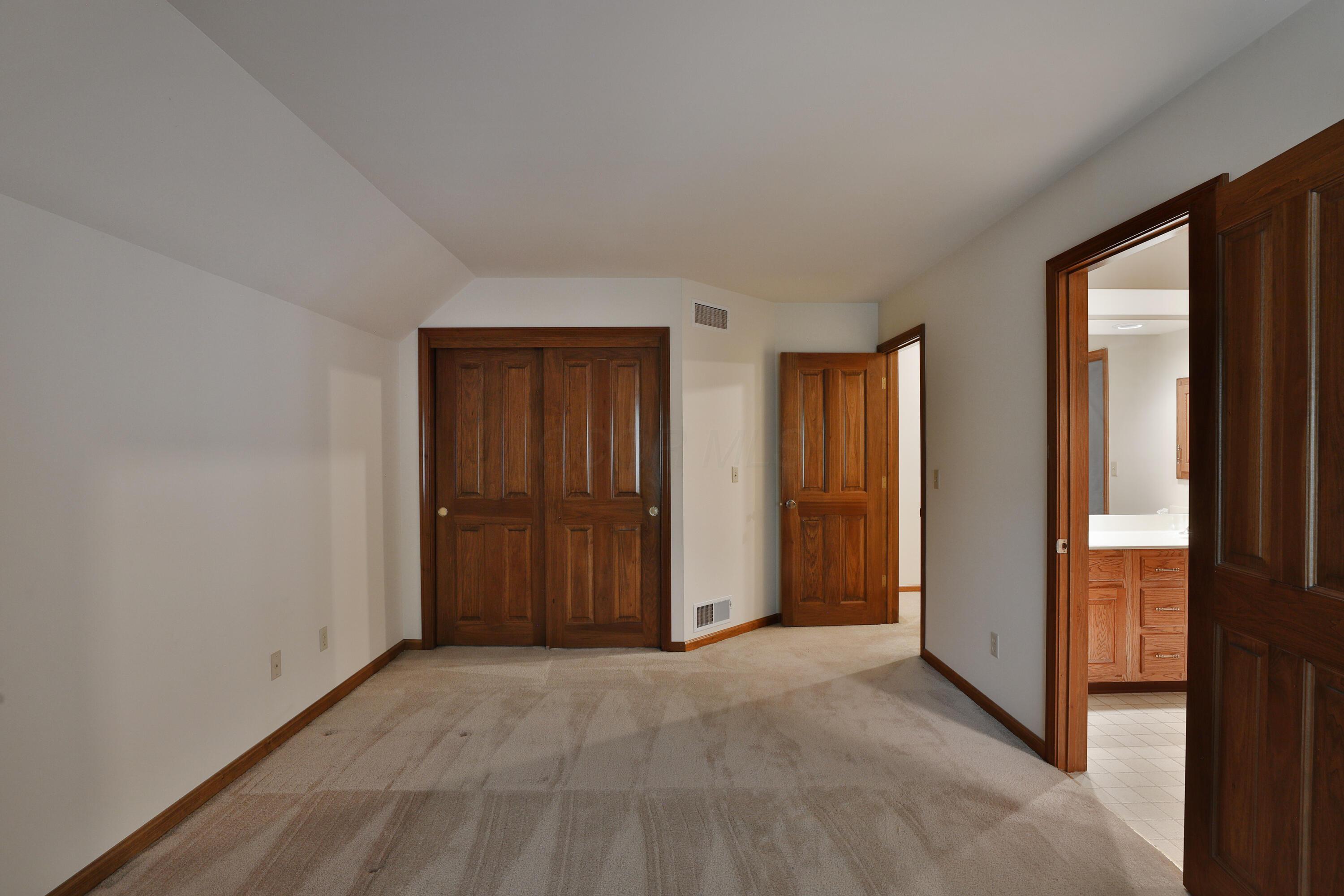 128 Green Springs Drive, Columbus, Ohio image 32
