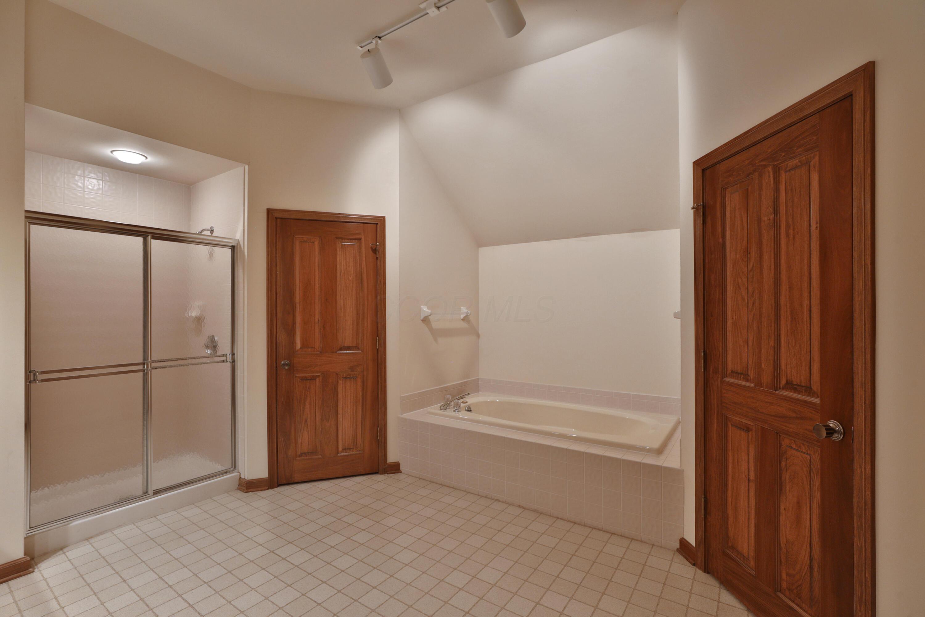 128 Green Springs Drive, Columbus, Ohio image 36