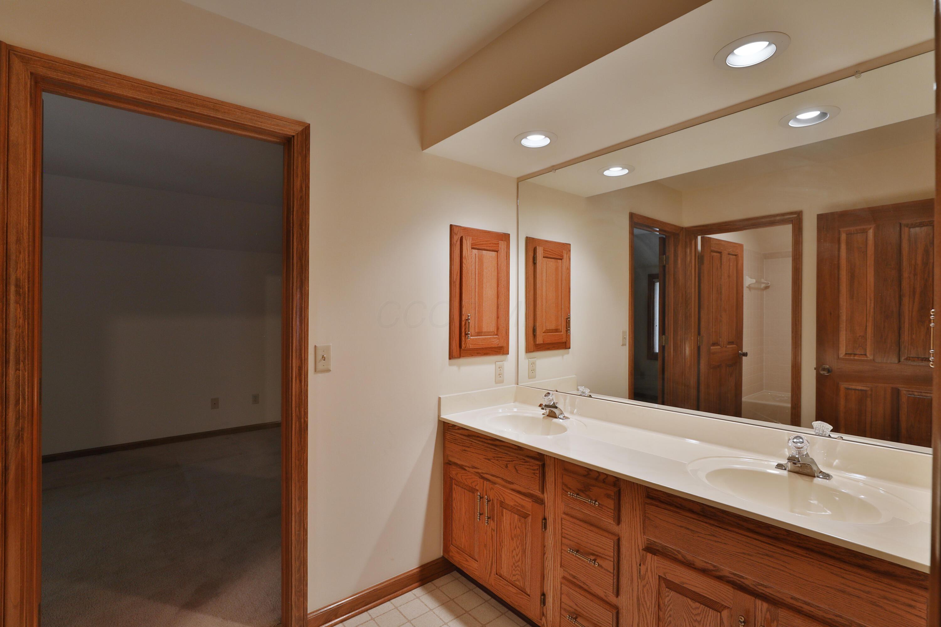 128 Green Springs Drive, Columbus, Ohio image 29