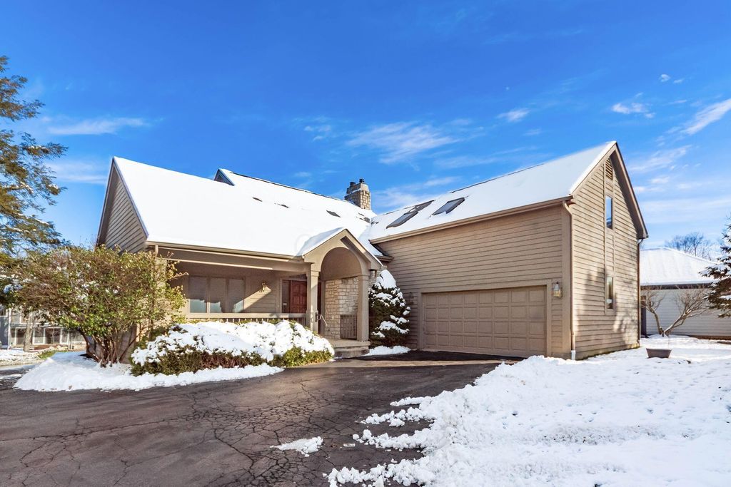 Photo of 1307 Lakeside Court, Worthington, OH 43085 (MLS # 225044408)