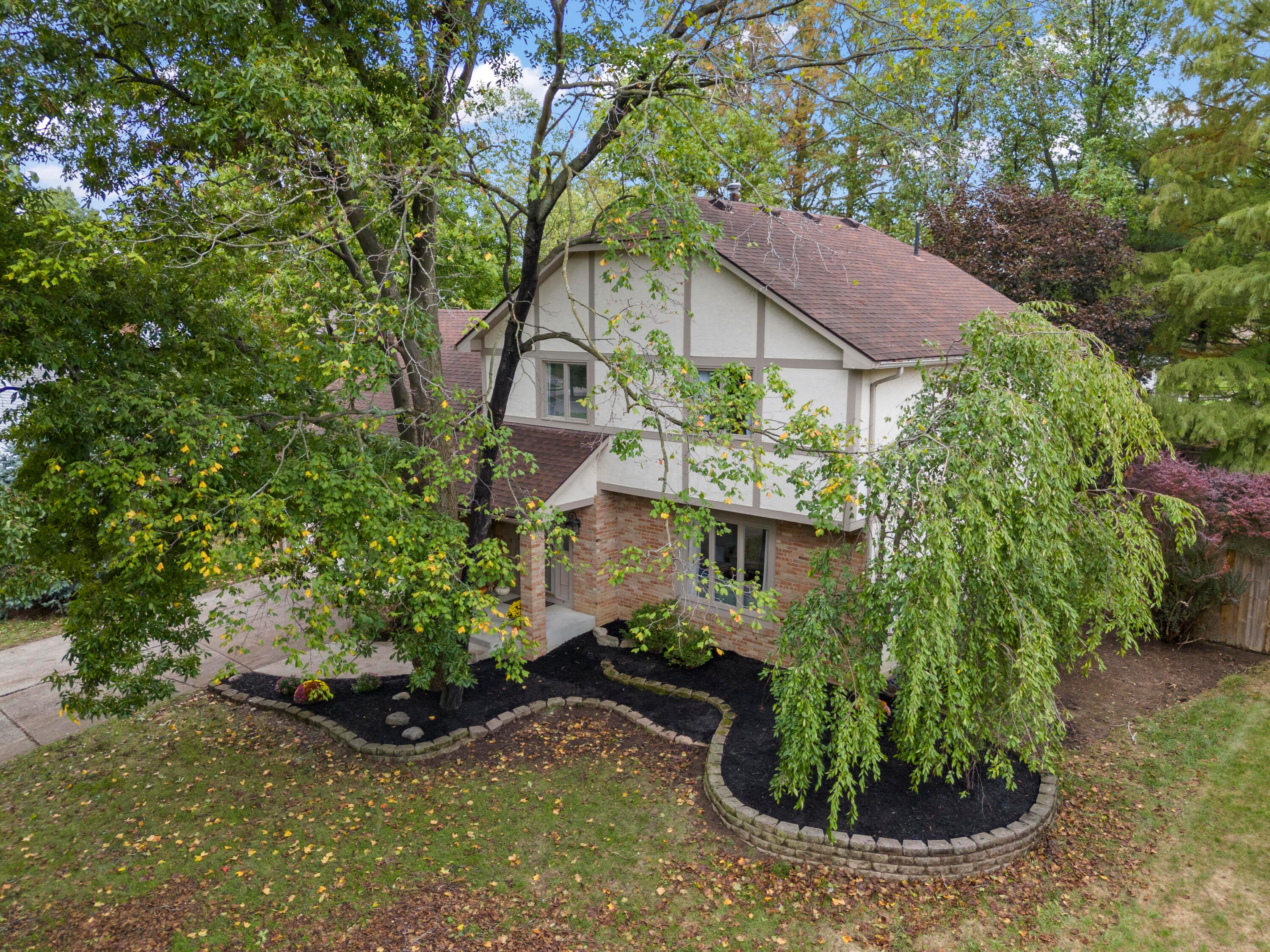 858 Knebworth Court, Westerville, Ohio image 1
