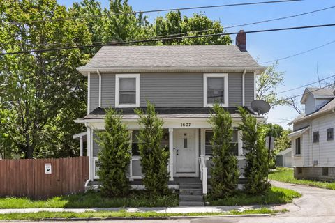 Photo of 1607 Mooberry Street, Columbus, OH 43205 (MLS # 226016817)