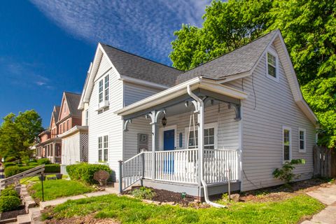 Photo of 1041 Oregon Avenue, Columbus, OH 43201 (MLS # 226015852)