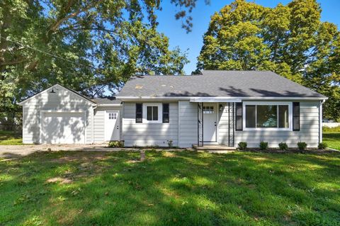 Photo of 15 Crestview Drive, Fredericktown, OH 43019 (MLS # 225037528)