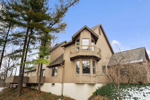 Photo of 110 Whieldon Lane, Columbus, OH 43085 (MLS # 225045938)