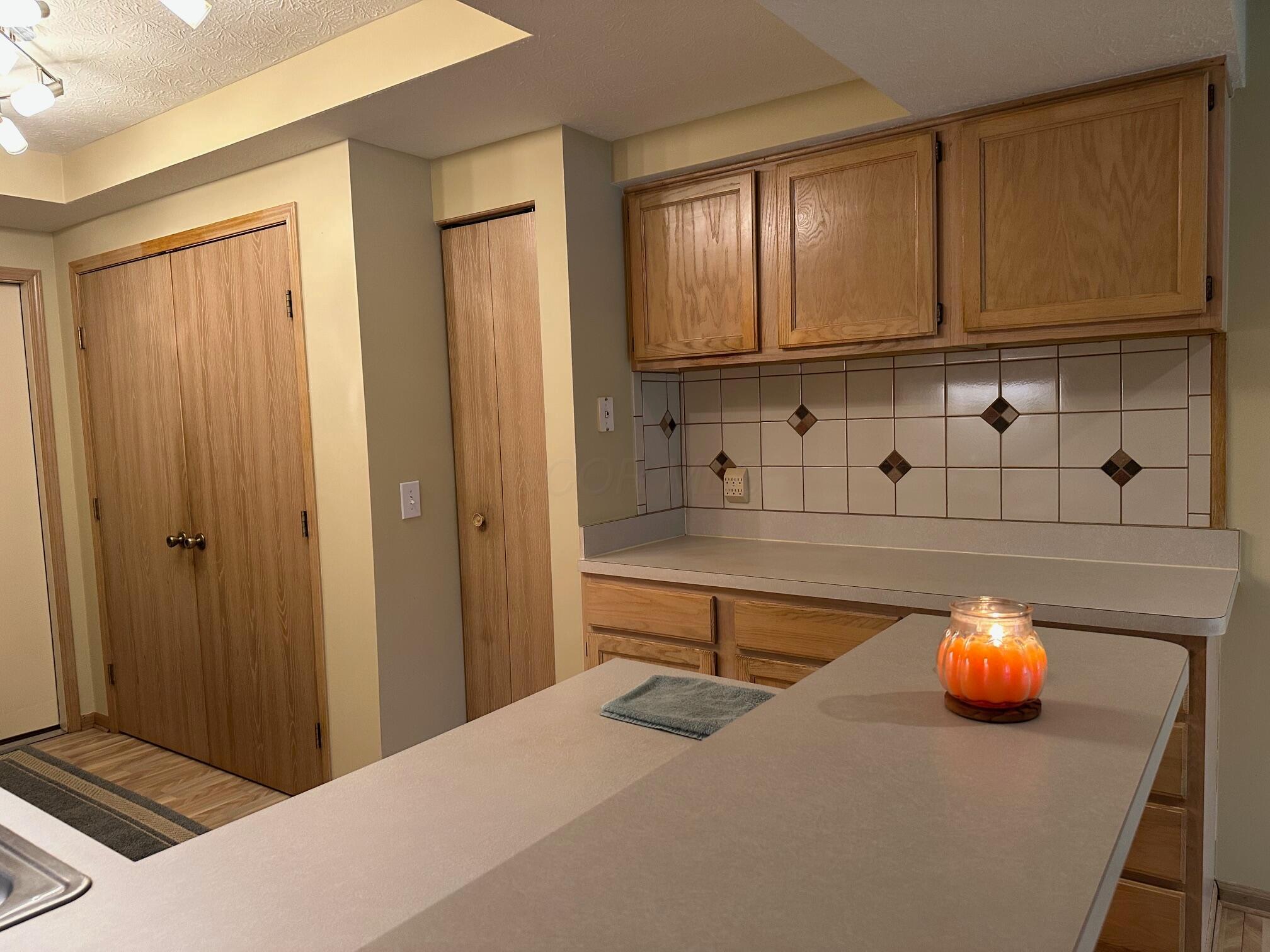 2328 Willowside Lane, Grove City, Ohio image 11