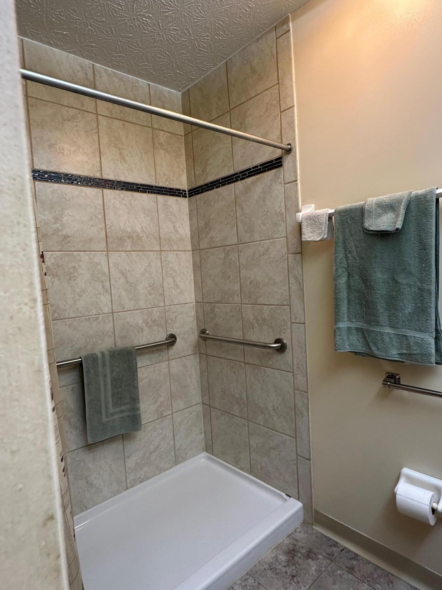 2328 Willowside Lane, Grove City, Ohio image 13