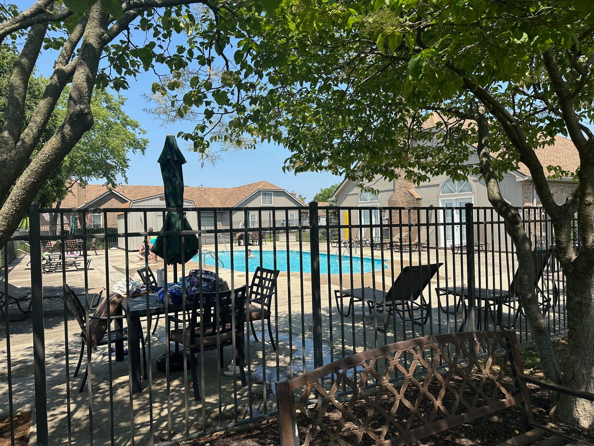 2328 Willowside Lane, Grove City, Ohio image 28