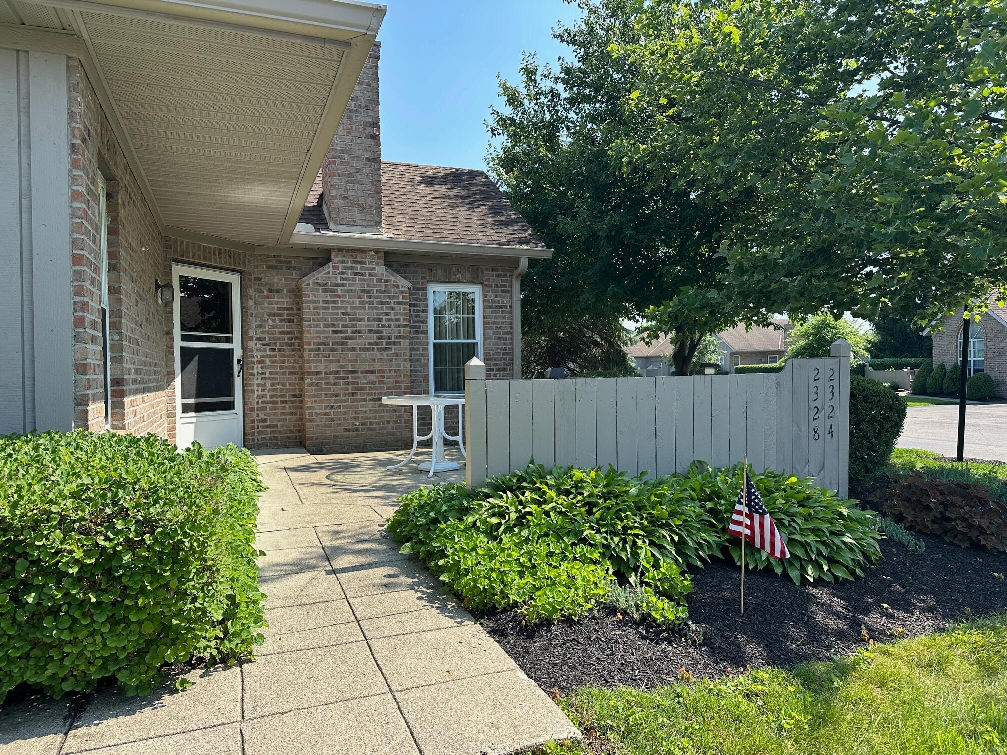 2328 Willowside Lane, Grove City, Ohio image 2