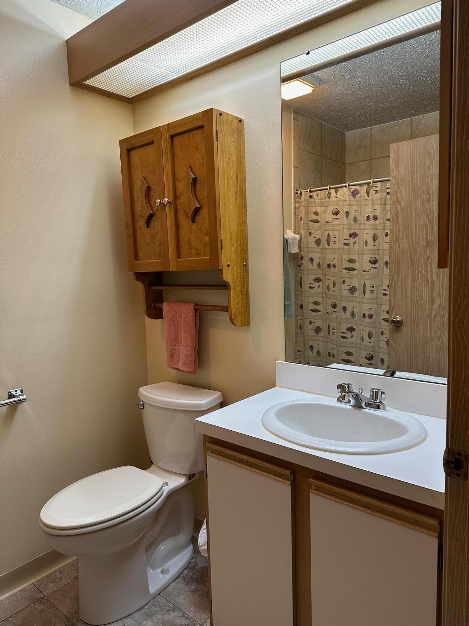 2328 Willowside Lane, Grove City, Ohio image 12