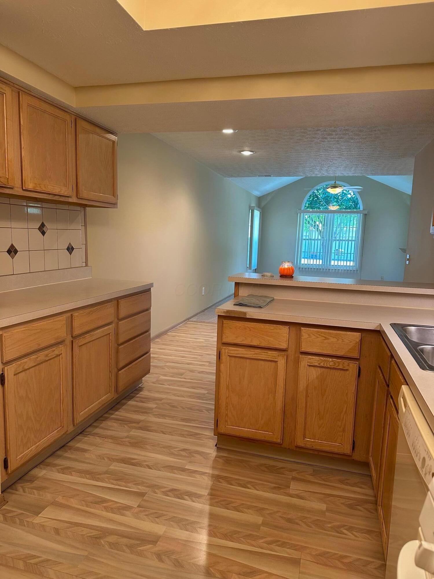 2328 Willowside Lane, Grove City, Ohio image 10