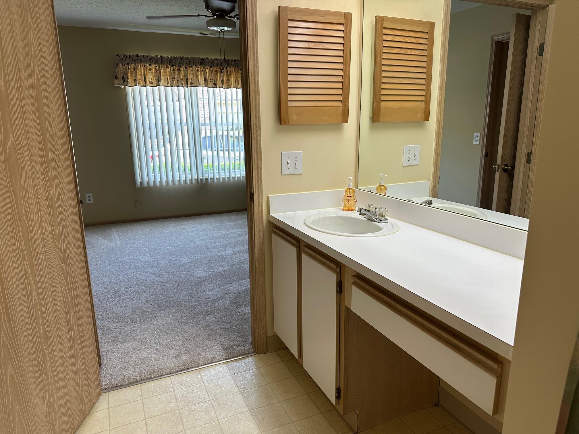 2328 Willowside Lane, Grove City, Ohio image 19