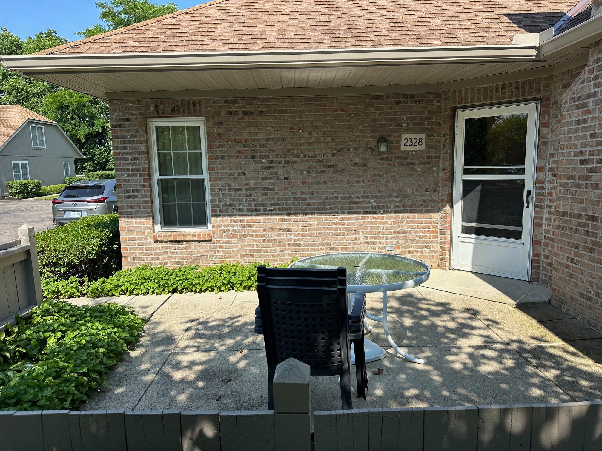 2328 Willowside Lane, Grove City, Ohio image 3