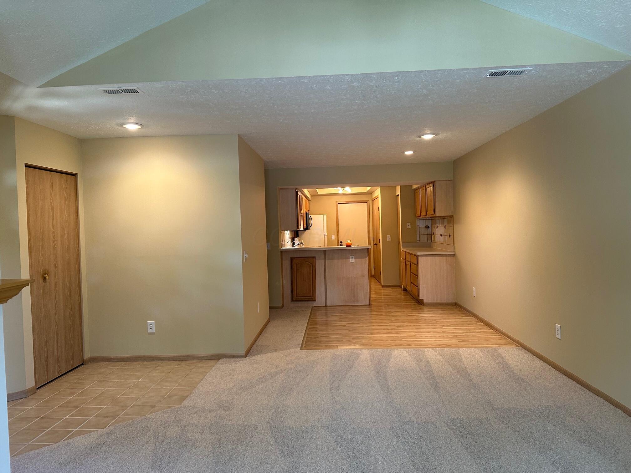 2328 Willowside Lane, Grove City, Ohio image 7