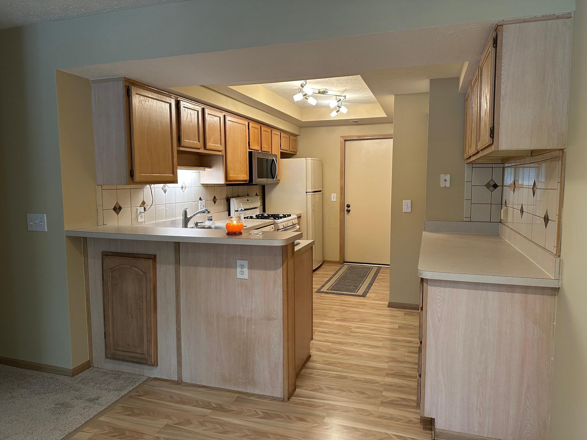 2328 Willowside Lane, Grove City, Ohio image 8