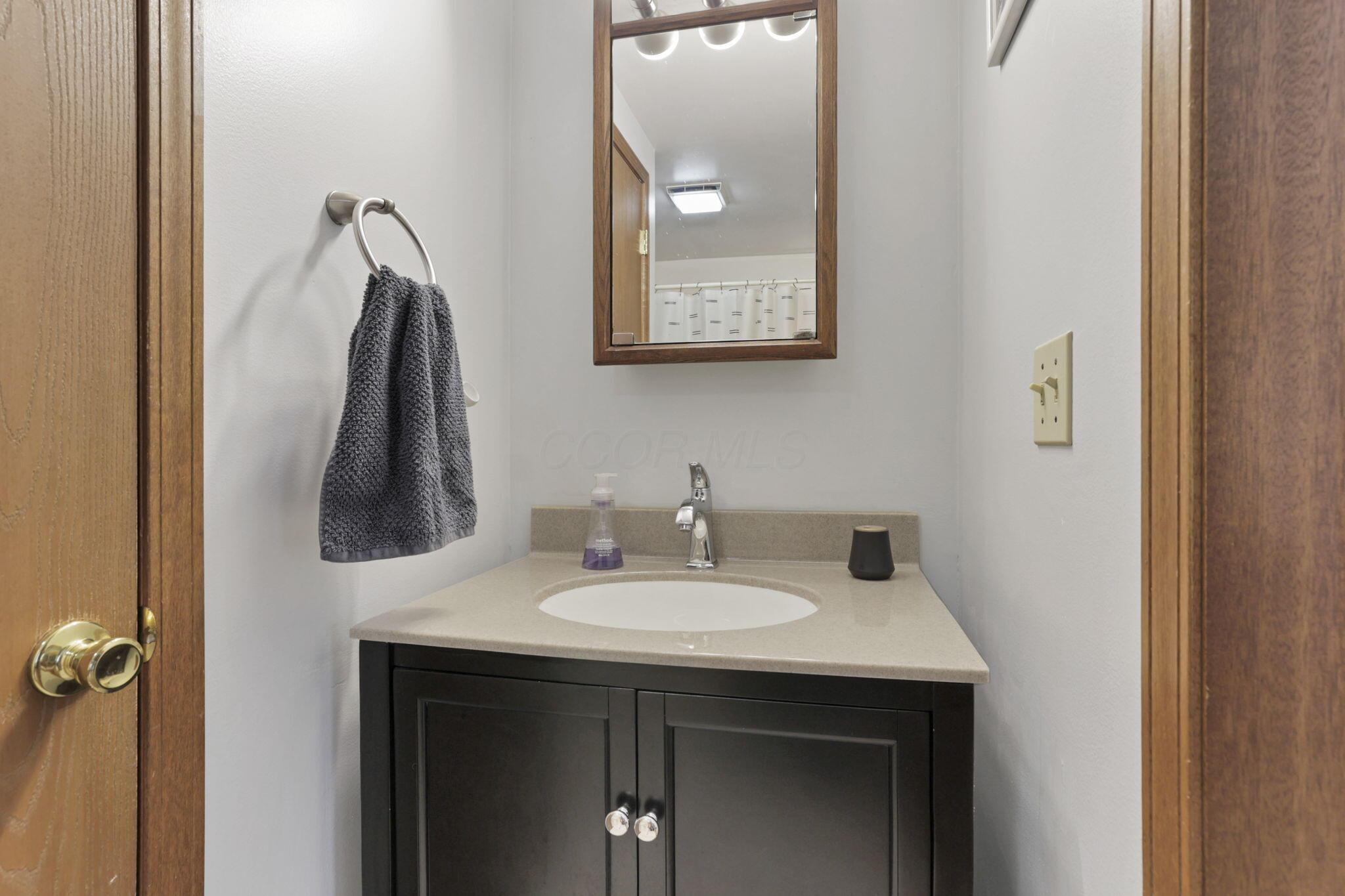 4125 Casa Boulevard, Grove City, Ohio image 20
