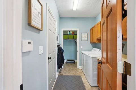 Tiny photo for 1229 Venetian Way, Columbus, OH 43230 (MLS # 226001734)