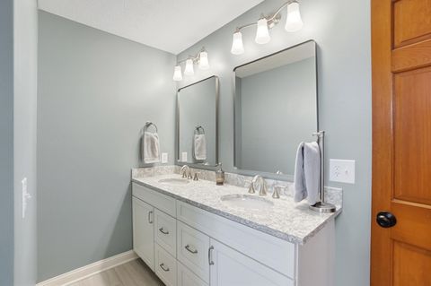 Tiny photo for 1229 Venetian Way, Columbus, OH 43230 (MLS # 226001734)