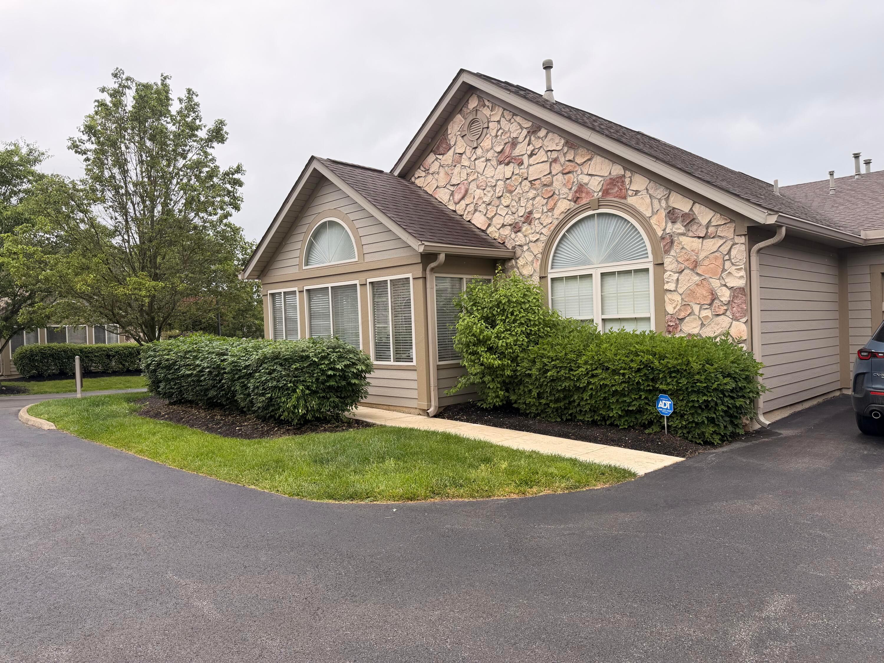2143 William T Circle