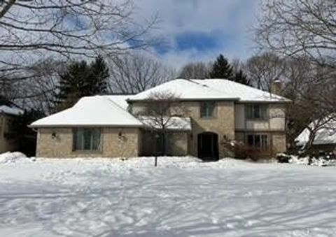 Photo of 890 Pipestone Drive, Columbus, OH 43235 (MLS # 226003714)