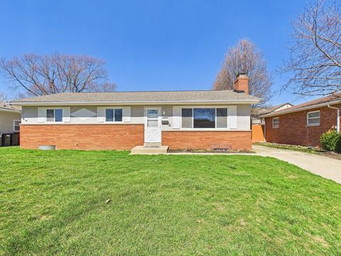 Photo of 3028 Woodgrove Drive, Grove City, OH 43123 (MLS # 226007126)
