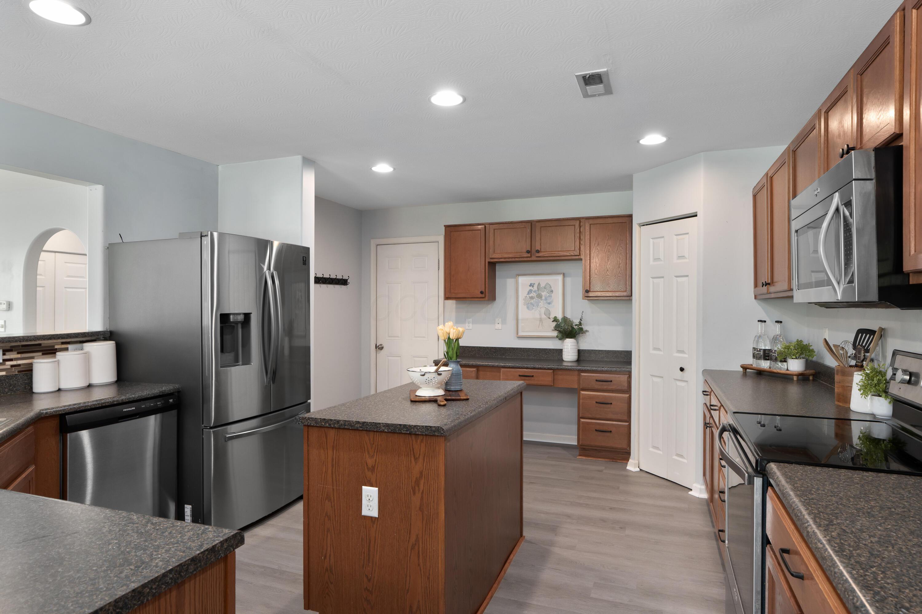 2765 Sussex Place Drive, Grove City, Ohio image 12