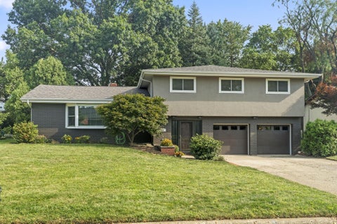 Photo of 608 Latham Court, Columbus, OH 43214 (MLS # 226033617)
