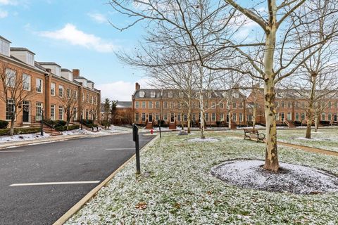 Tiny photo for 7 Richmond Square, New Albany, OH 43054 (MLS # 225045469)