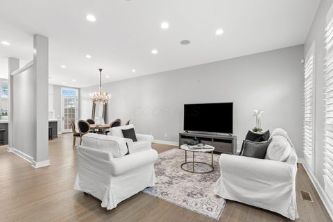 Tiny photo for 7 Richmond Square, New Albany, OH 43054 (MLS # 225045469)