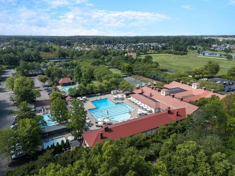 Tiny photo for 7 Richmond Square, New Albany, OH 43054 (MLS # 225045469)