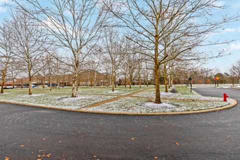 Tiny photo for 7 Richmond Square, New Albany, OH 43054 (MLS # 225045469)