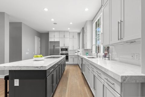 Tiny photo for 7 Richmond Square, New Albany, OH 43054 (MLS # 225045469)