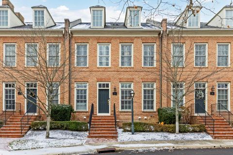 Photo of 7 Richmond Square, New Albany, OH 43054 (MLS # 225045469)