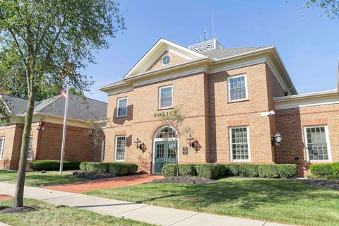 Tiny photo for 7 Richmond Square, New Albany, OH 43054 (MLS # 225045469)