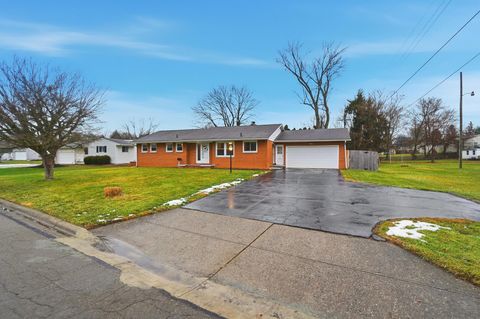 Photo of 730 Maxola Avenue, Newark, OH 43055 (MLS # 226000374)