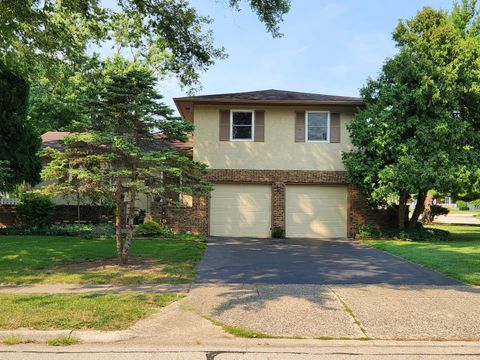 Photo of 316 Finstock Way, Columbus, OH 43230 (MLS # 225039939)