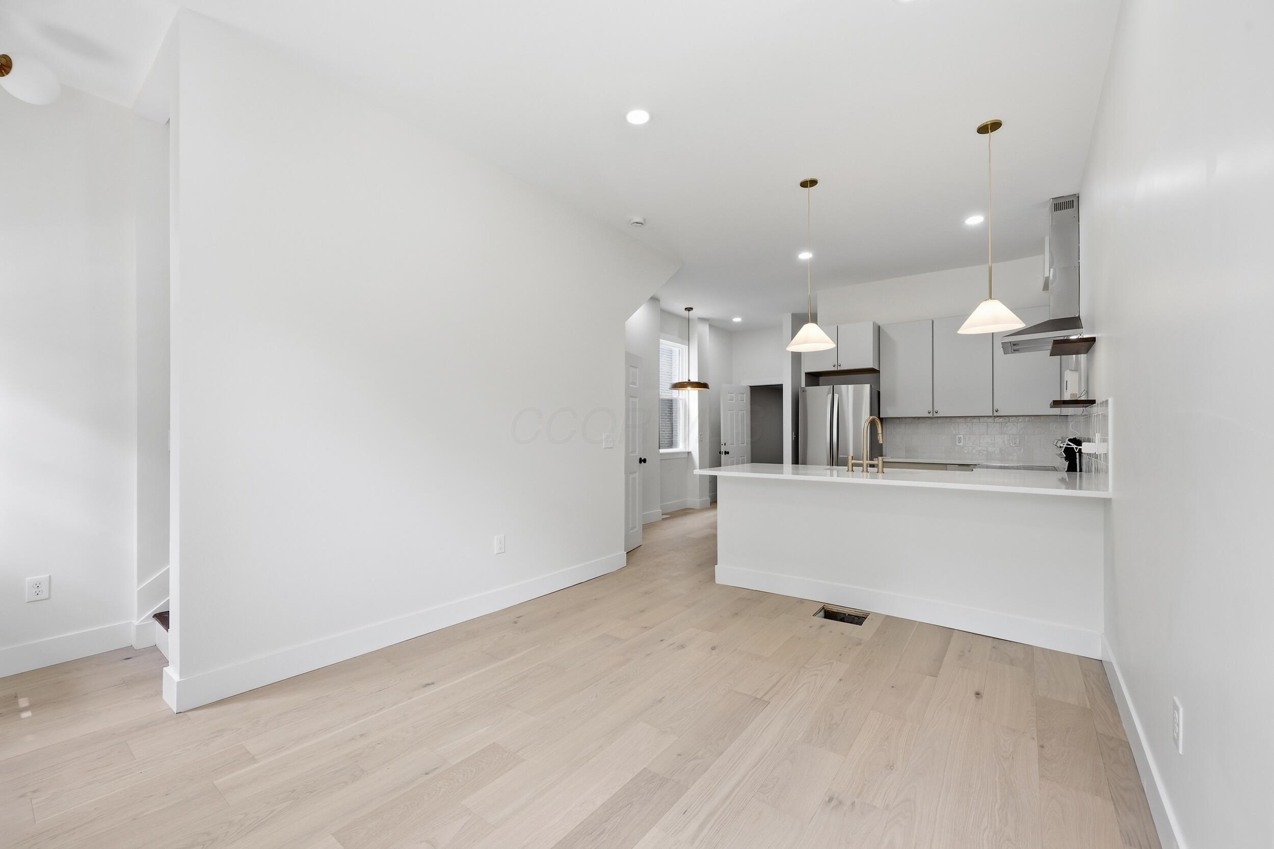 834 Oak Street 834
