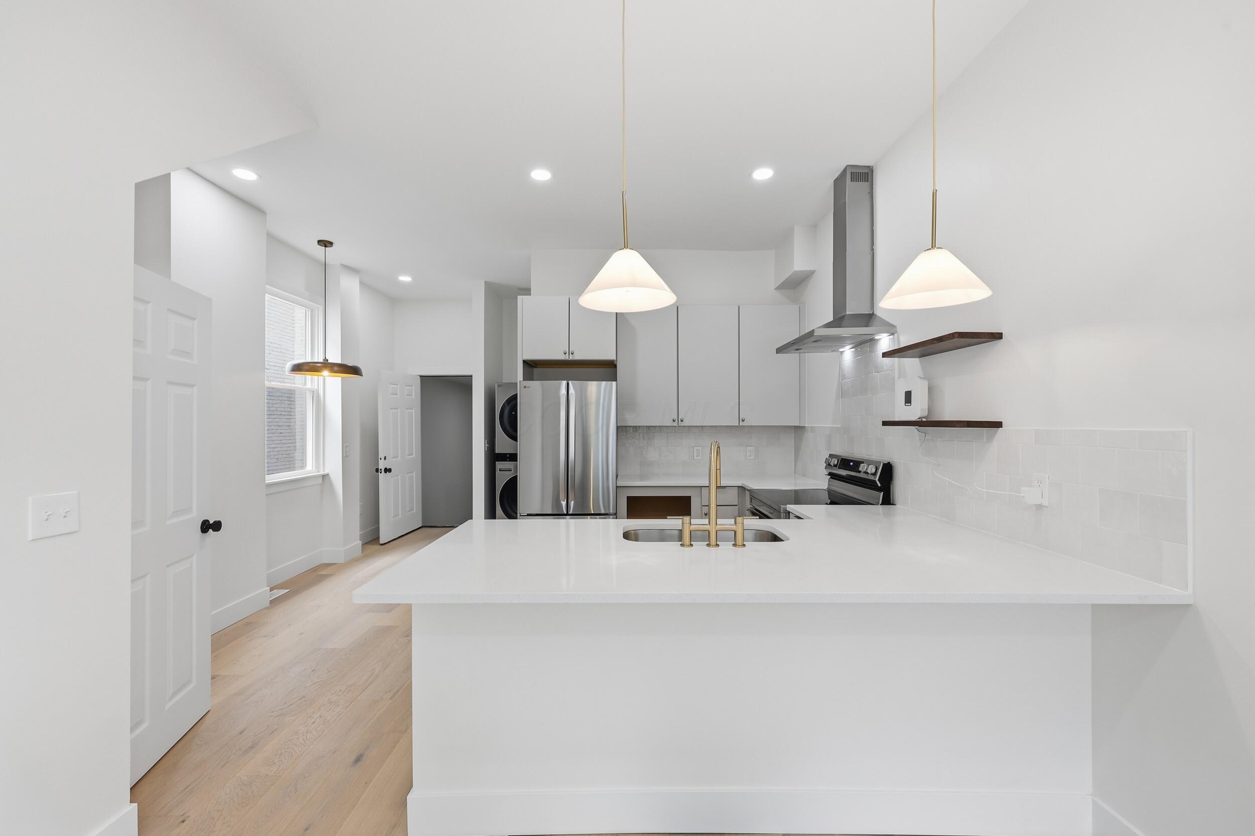 834 Oak Street 834