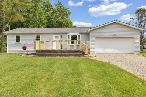 Photo of 118 W Madison Drive NE, Newark, OH 43055 (MLS # 226020979)