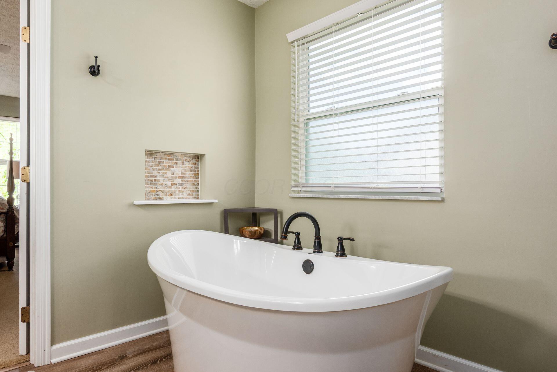 2545 Bryton Drive, Powell, Ohio image 34
