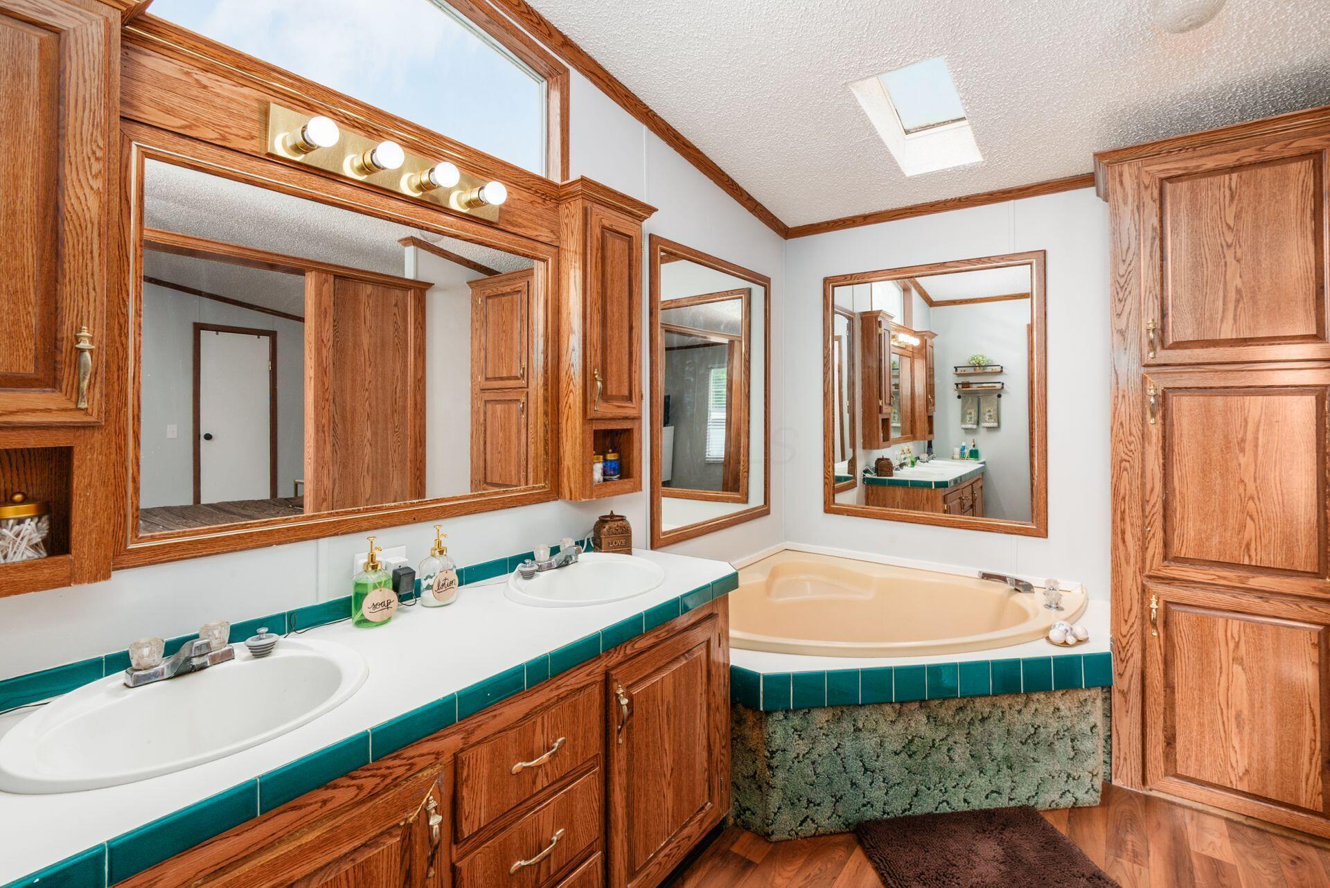 2389 Bluff Run Drive, Grove City, Ohio image 14