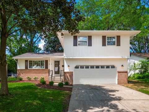 Photo of 6019 Beechcroft Road, Columbus, OH 43229 (MLS # 226006374)