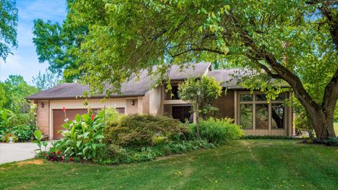 Photo of 21 Carmarthen Way, Granville, OH 43023 (MLS # 225033493)