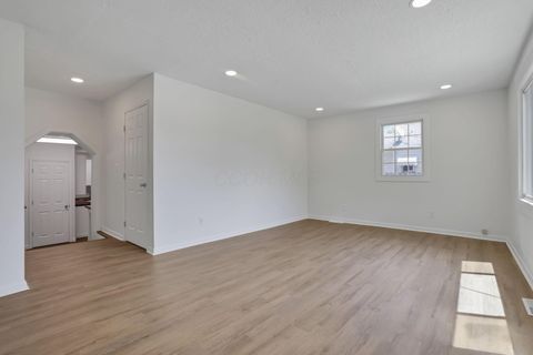 Tiny photo for 1910 Rosemont Avenue, Columbus, OH 43223 (MLS # 226018108)