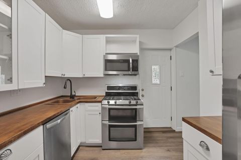Tiny photo for 1910 Rosemont Avenue, Columbus, OH 43223 (MLS # 226018108)