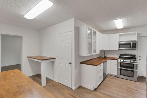 Tiny photo for 1910 Rosemont Avenue, Columbus, OH 43223 (MLS # 226018108)