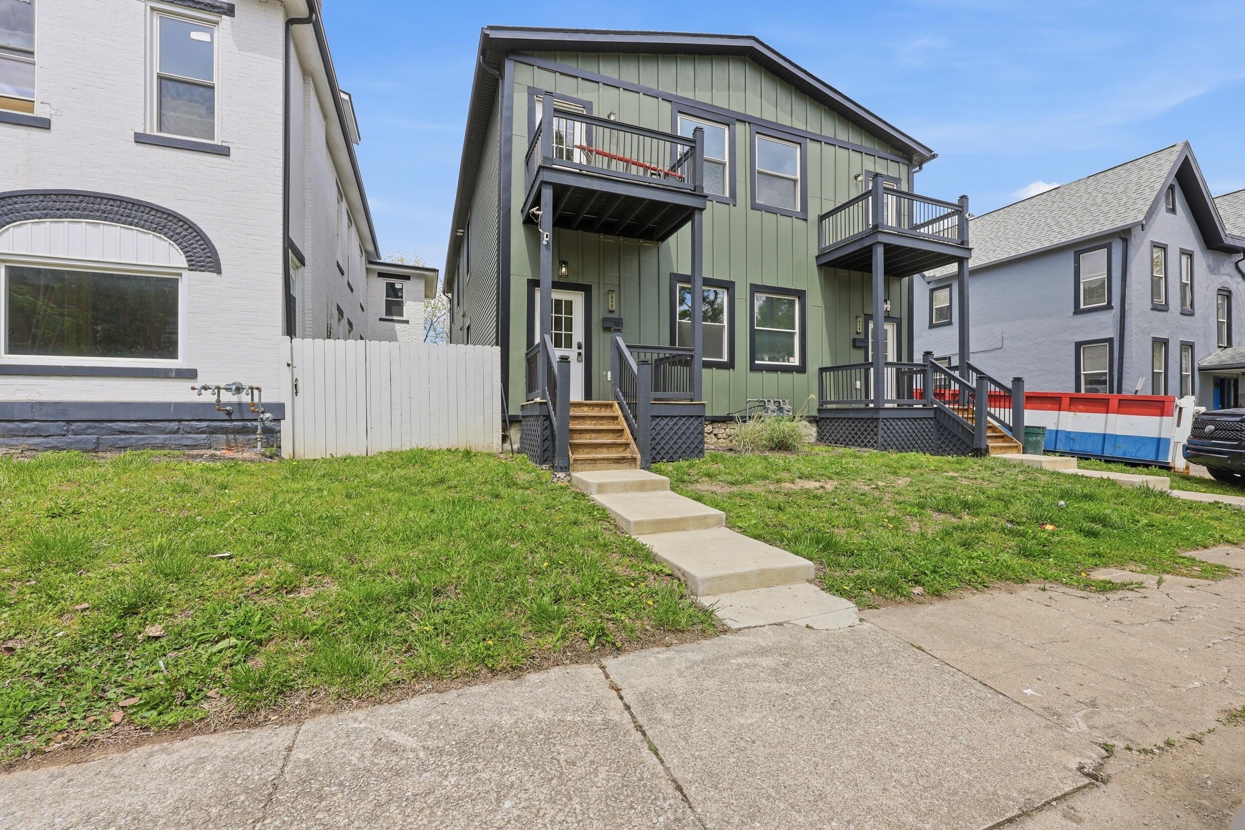 830 Oak Street 830