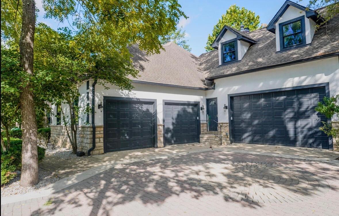 1800 Lynnbrook Court