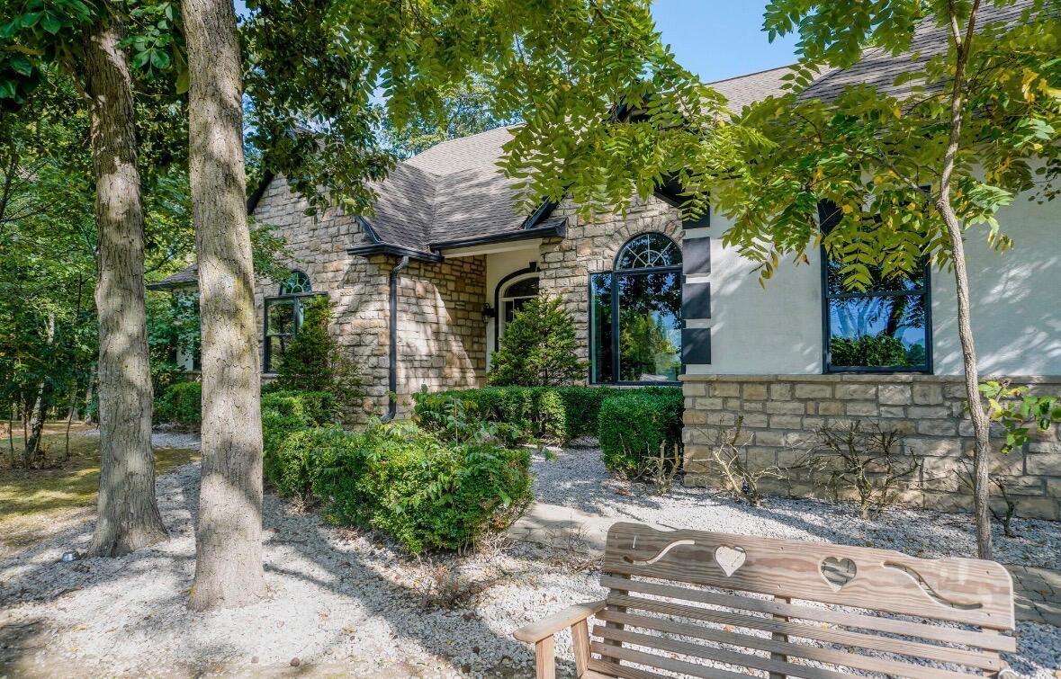 1800 Lynnbrook Court