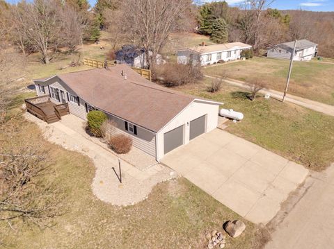 Photo of 72 Mccoy Road, Saint Louisville, OH 43071 (MLS # 226006887)